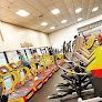 Gym  Retro Fitness – Alcanza tus metas físicas aquí
